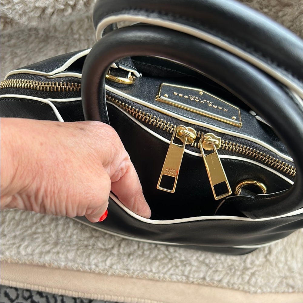 Marc Jacobs Black Satchel with Gold Hardware and Structured Design - Picture 5 of 10